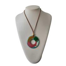 Colar resina círculo tie dye