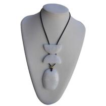 Colar resina pingente branco Colar resina pingente branco