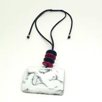 Colar Resina Quadrada Marmorizada c/ Disquetes Preto e Vinho