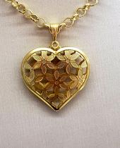 Colar Semijóia Coração Floral - peça maravilhosa