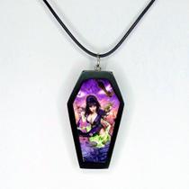 Colar shaker formato caixão arte em resina elvira emos