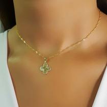 Colar Singapura Flor 4 Pétalas Lisa com Detalhes Banhado a Ouro