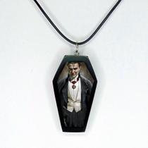 Colar terror dracula pintura arte em resina feita a mão