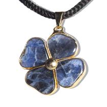 Colar Trevo Pedra Sodalita Azul Natural Montagem Dourado