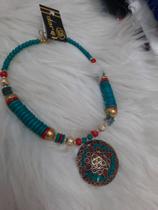 Colar verde pedraria