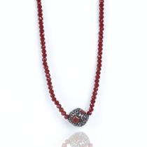 Colar vermelho pedra quadrada