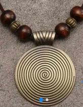 Colar Vintage Pingente Dourado Geométrico Colar Vintage Pingente Dourado Geométrico