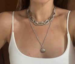 Colares chocker duplo Búzios folheado a ouro com pingente de concha