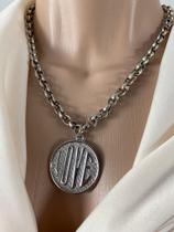 Colares chocker modelo com pingente verniz italiano