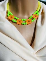 Colares chocker modelo de miçangas neon detalhes em flores
