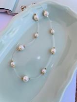 Colares Choker colar de pérolas com detalhes em ouro