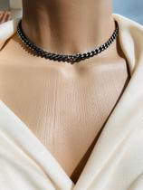 Colares choker corrente preta com detalhes prata folheada