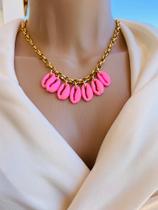 Colares choker modelo com buzios folheado a ouro