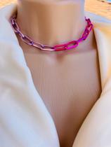 Colares choker modelo com elos folheados a ouro tendência Barbie core