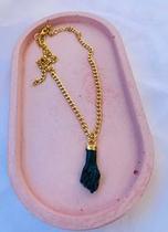 Colares choker modelo Figa verniz italiano Colares choker modelo Figa verniz italiano