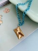 Colares coloridos candy color com pingente de carta envelope