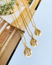 Colares Semi joia Verniz italiano com letra medalha personalizado Colares Semi joia Verniz italiano com letra medalha personalizado