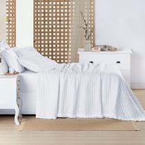 Colcha Casal 200 Fios Matelado Ultrassônico com Babado 03 Peças Alice Branco Colcha Casal 200 Fios Matelado Ultrassônico com Babado 03 Peças Alice Branco