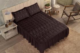 Colcha Casal Com Babado Cobre Leito Padrão Bordada MATELASSE 03 Peças - Toque Macio- DIVA TABACO