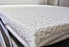 Colchão Pillow Top Híbrido Viscoelástico e Látex - D50 Kg/m Colchão Pillow Top Híbrido Viscoelástico e Látex - D50 Kg/m