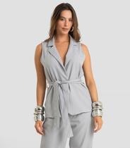 Colete Feminino Alfaiataria Risca De Giz Dianna Cinza Colete Feminino Alfaiataria Risca De Giz Dianna Cinza