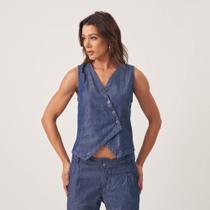 Colete Jeans Leve Abotoamento Assimétrico Azul