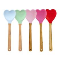Colher de silicone com cabo de bambu em formato de coração rosa, verde, azul, roxo