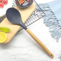 Colher de Silicone Ergonômica 31cm com Cabo de Madeira - Alta Resistência e Praticidade na Cozinha