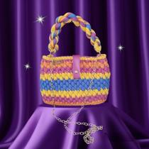 Colors - Bolsa feita em crochê utilizando fio de malha.