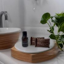 Combo 140unds Sabonete 20gr + 70unds Shampoo 2em1 Luxo 30ml Melão e Jasmim Realgems