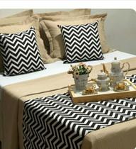 Combo 2 Capas De Almofada Decorativa + 1 Peseira Para Camas Padrão , Queen e Sofás