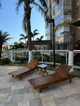 Combo com 2 Espreguiçadeiras Ajustáveis de Madeira com Mesinha de Apoio- Imbuia Marrom