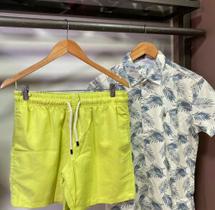 Combo masculino. Short em linho + camisa estampada Combo masculino. Short em linho + camisa estampada