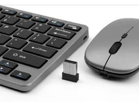 Combo Teclado e Mouse Sem Fio Recarregável 2.4GHz + Bluetooth Combo Teclado e Mouse Sem Fio Recarregável 2.4GHz + Bluetooth