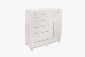 Cômoda 046 com 5 gavetas 1 porta gaveta com chave e pés de madeira Cômoda 046 com 5 gavetas 1 porta gaveta com chave e pés de madeira