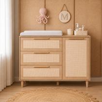 Cômoda Infantil Grande Paglia com Rattan 3 Gavetas e Porta Palhinha Natural Espaço para Trocador Carvalho Malva Cômoda Infantil Grande Paglia com Rattan 3 Gavetas e Porta Palhinha Natural Espaço para Trocador Carvalho Malva