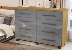 Comoda Jade Cinza Mel com 8 Gavetas com corrediças metálicas telescópias com rodízios nos pés Quarto luxo