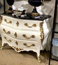 Cômoda Madeira Colonial Branca Mansão Bronze Imponente Luxo Cômoda Madeira Colonial Branca Mansão Bronze Imponente Luxo