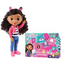 COMP Kit Boneca Gabby 13" com Orelhas de Gato + Jogo do Alfabeto Casa Mágica da Gabby