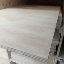 Compensado de pinus naval (79cm x 54cm x 25mm)