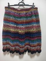 Compre Saia curta feita à mão em fios de algodão e ganhe um chinelo Compre Saia curta feita à mão em fios de algodão e ganhe um chinelo