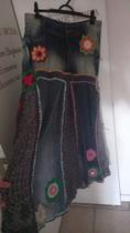 Compre Saia feita a mão customizada com jeans e crochê ganhe bolsa Compre Saia feita a mão customizada com jeans e crochê ganhe bolsa