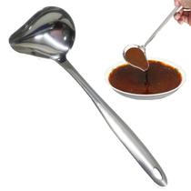 Concha com Bico Lateral em Aço Inox Para Servir Molhos Sopas E Caldas Concha com Bico Lateral em Aço Inox Para Servir Molhos Sopas E Caldas
