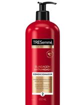 Condicionador TRESemmé Blindagem Antioleosidade 650ml Controle Frizz Alinhamento Brilho Maciez Proteção Condicionador TRESemmé Blindagem Antioleosidade 650ml Controle Frizz Alinhamento Brilho Maciez Proteção