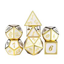 Conj. de dados Metálicos Branco com Dourado - RPG Conj. de dados Metálicos Branco com Dourado - RPG