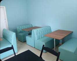 Conjunto 2 poltronas booth e 1 mesa mdf lanchonete