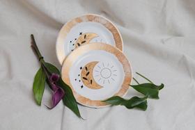 Conjunto 2 Pratos Lanche, Sol e Lua, Coleção Talismã