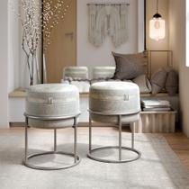 Conjunto 2 Puff Dallas redondo com pés em metal para quarto ou sala - Cinza com Creme Conjunto 2 Puff Dallas redondo com pés em metal para quarto ou sala - Cinza com Creme