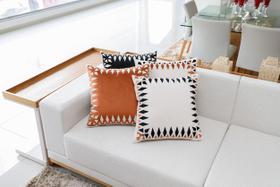 Conjunto 4 Almofadas 50x50 Veludo Estampa Borda Dente Laranja e Verde