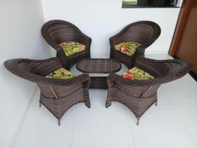 Conjunto 4 Poltronas Confortáveis e Mesa de Centro Oval em Fibra Sintética Cor Argila Área Externa Jardim Varanda